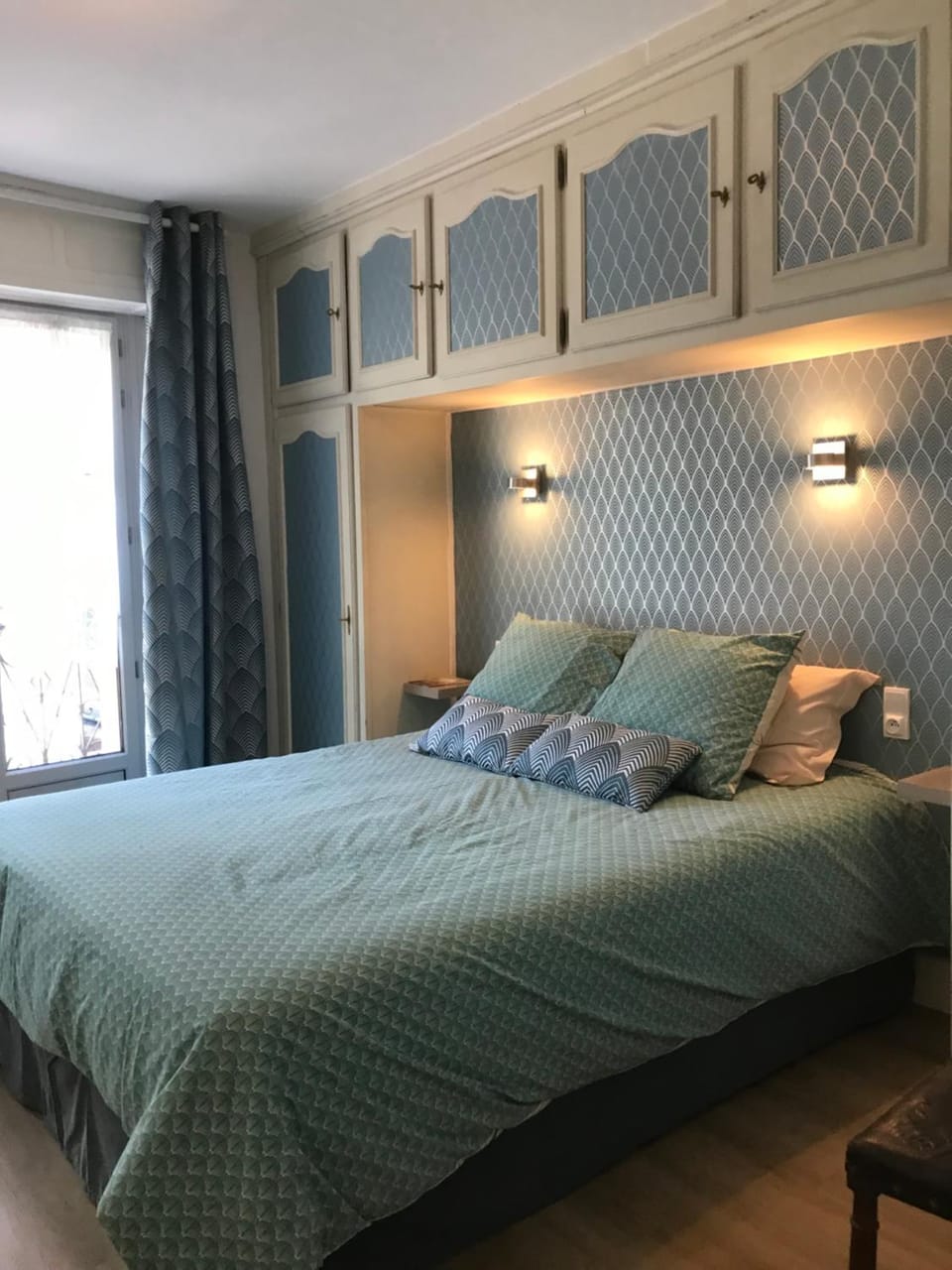 Photo of the whole room, Bedroom