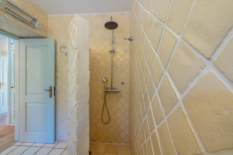 Morro dos Anjos - authentic farmhouse with a view just 3km from Olhao House in Olhão