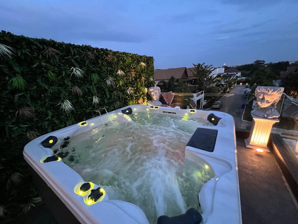Night, Hot Tub