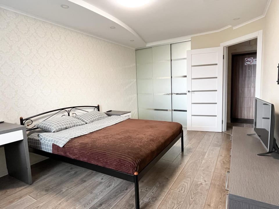 Bed, TV and multimedia, Bedroom, wardrobe
