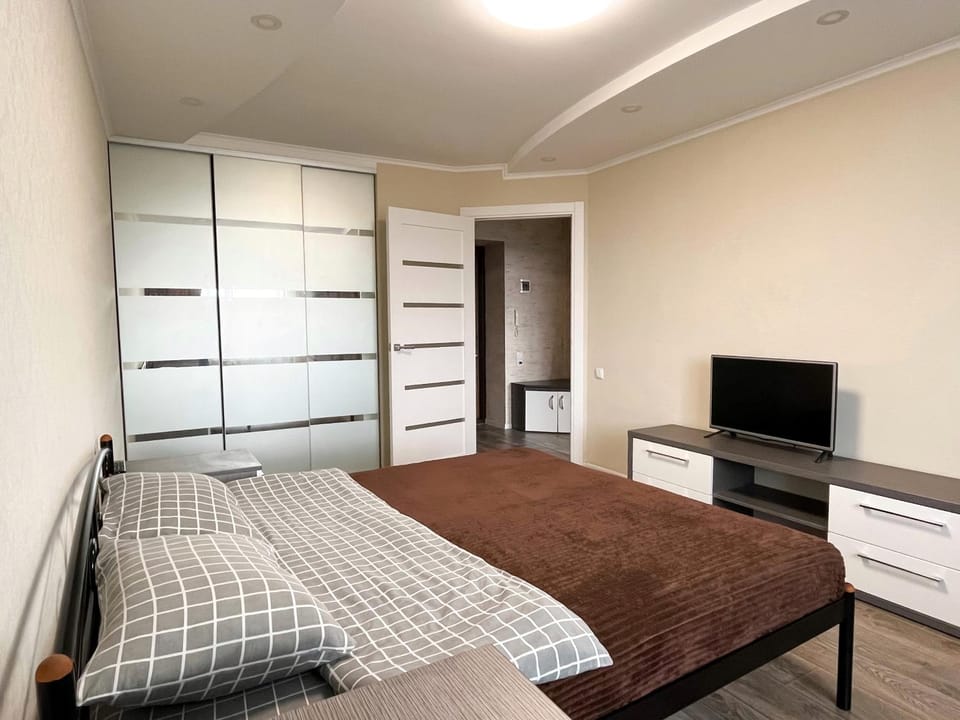 Bed, TV and multimedia, Photo of the whole room, Bedroom, wardrobe