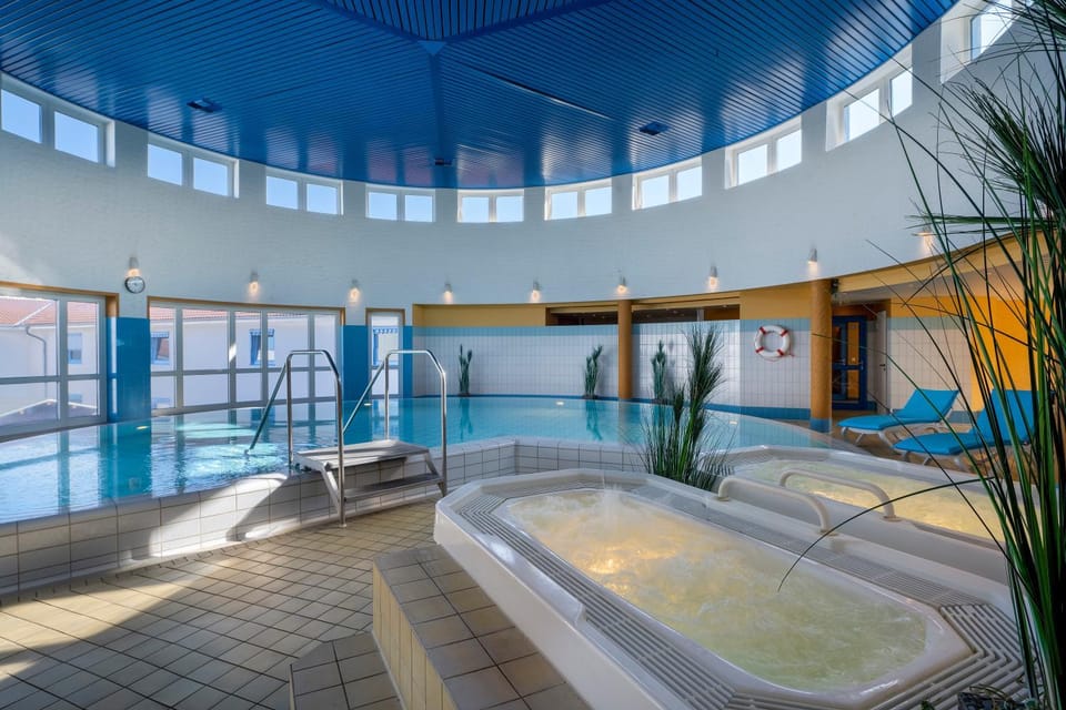 Hot Tub, Swimming pool