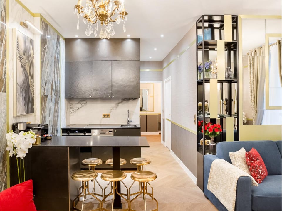 Kitchen or kitchenette, Living room, Seating area, Dining area