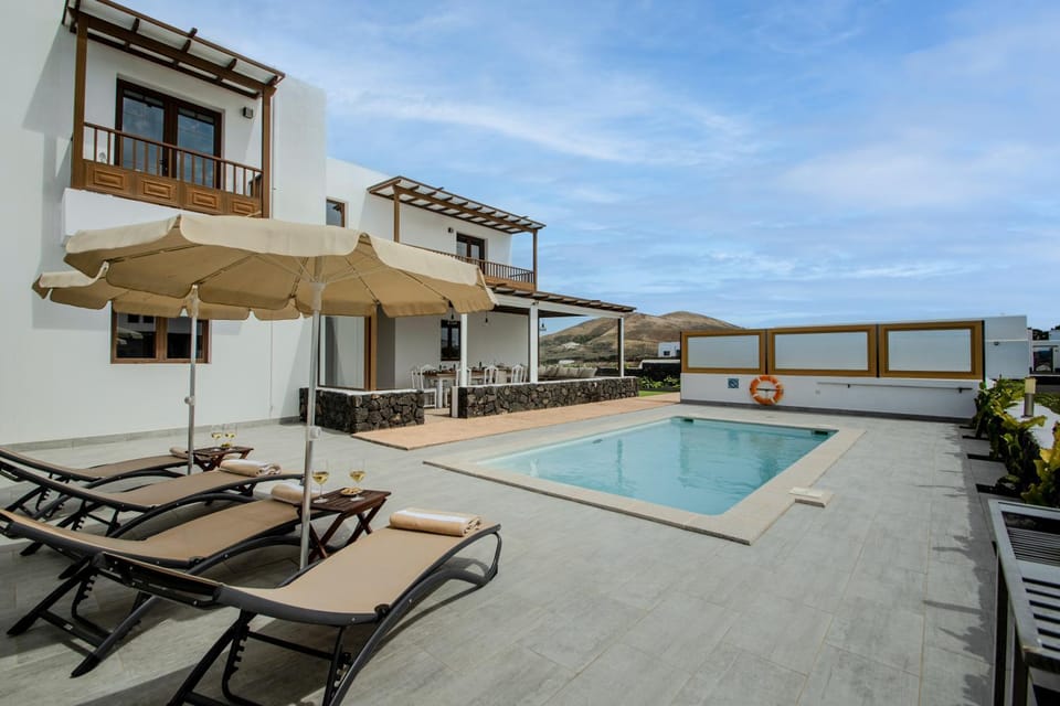 Patio, Facade/entrance, View (from property/room), Balcony/Terrace, Pool view, Swimming pool, sunbed