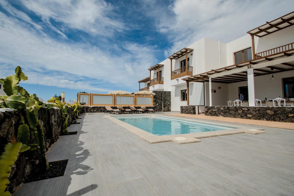 Property building, Facade/entrance, Balcony/Terrace, Pool view, Swimming pool, sunbed