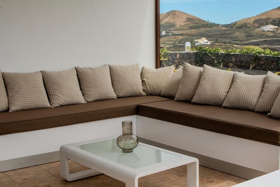 Natural landscape, View (from property/room), Balcony/Terrace, Garden view, Mountain view