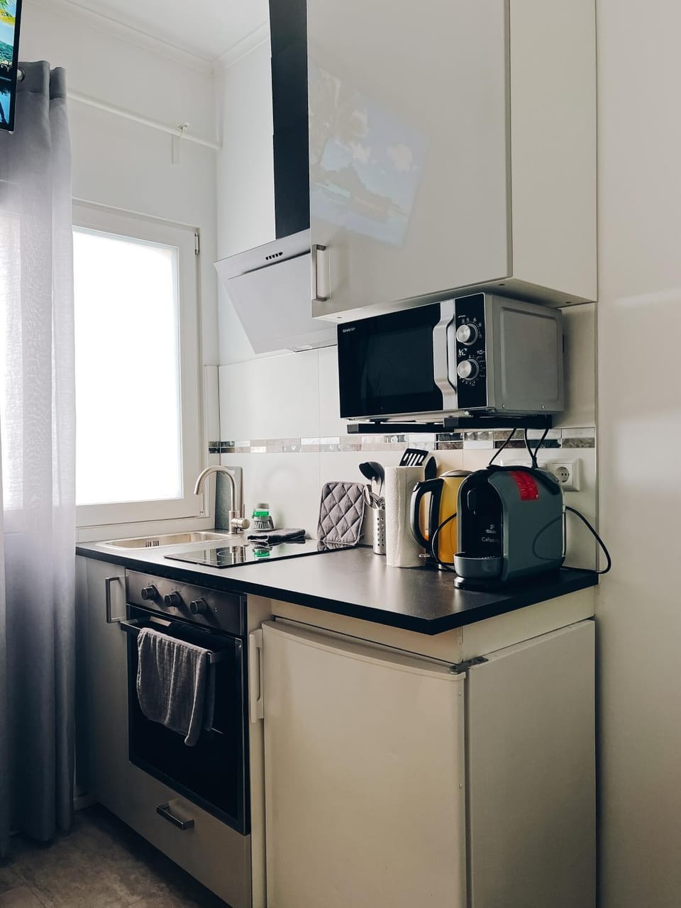 Kitchen or kitchenette, oven, stove