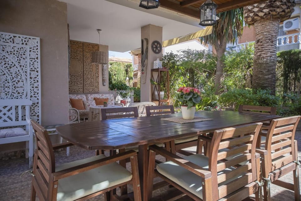 Casa adosada con piscina comunitaria Solo familias no grupos de jovenes House in Salou