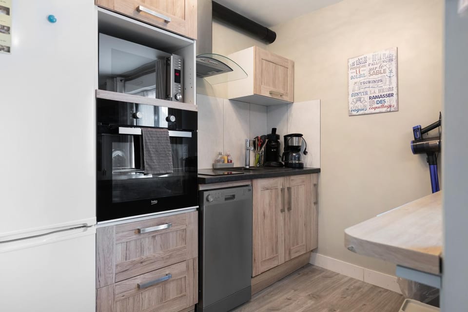 Kitchen or kitchenette, Living room