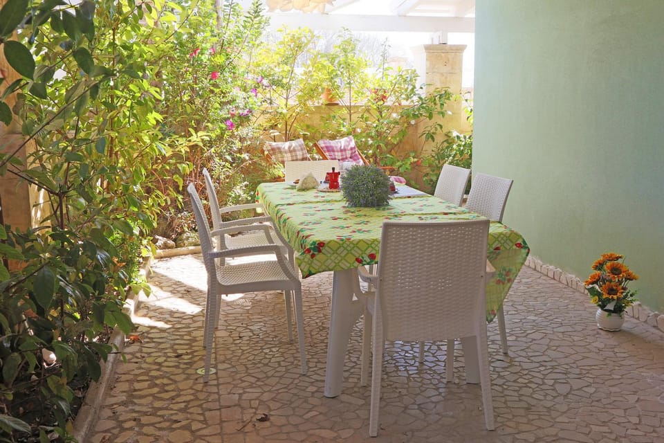 Patio, Garden, Dining area, Garden view
