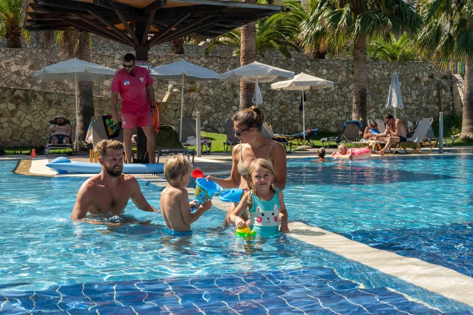 Swimming pool, Family