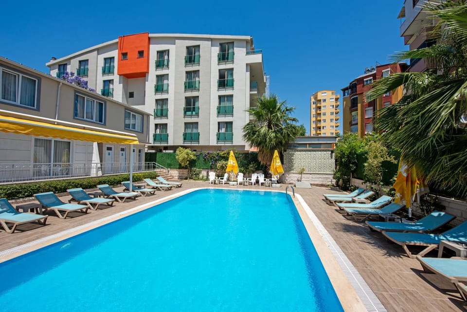 Property building, Day, Pool view, Swimming pool