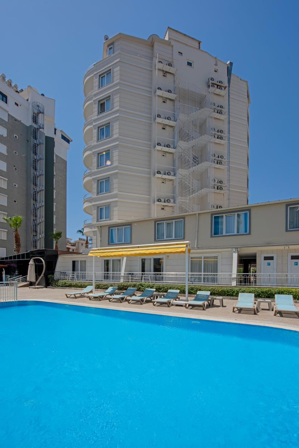 Day, Pool view, Swimming pool, sunbed