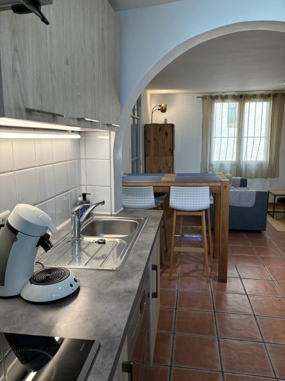 Kitchen or kitchenette, Dining area, stove