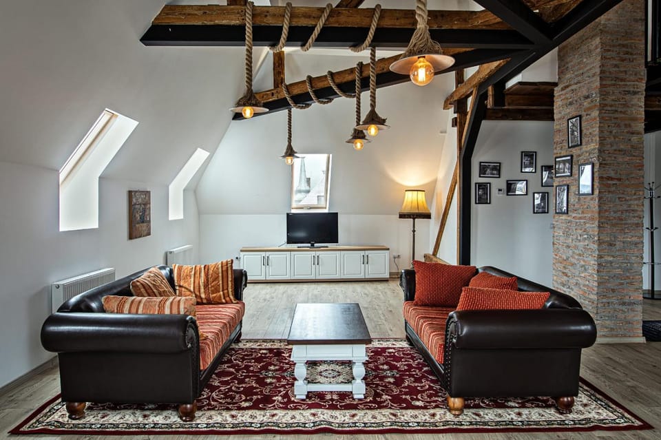 Communal lounge/ TV room, TV and multimedia, Living room, Seating area