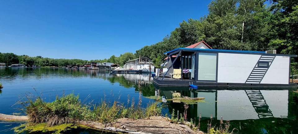 Hausboat "Život na vode" Apartment in Bratislava
