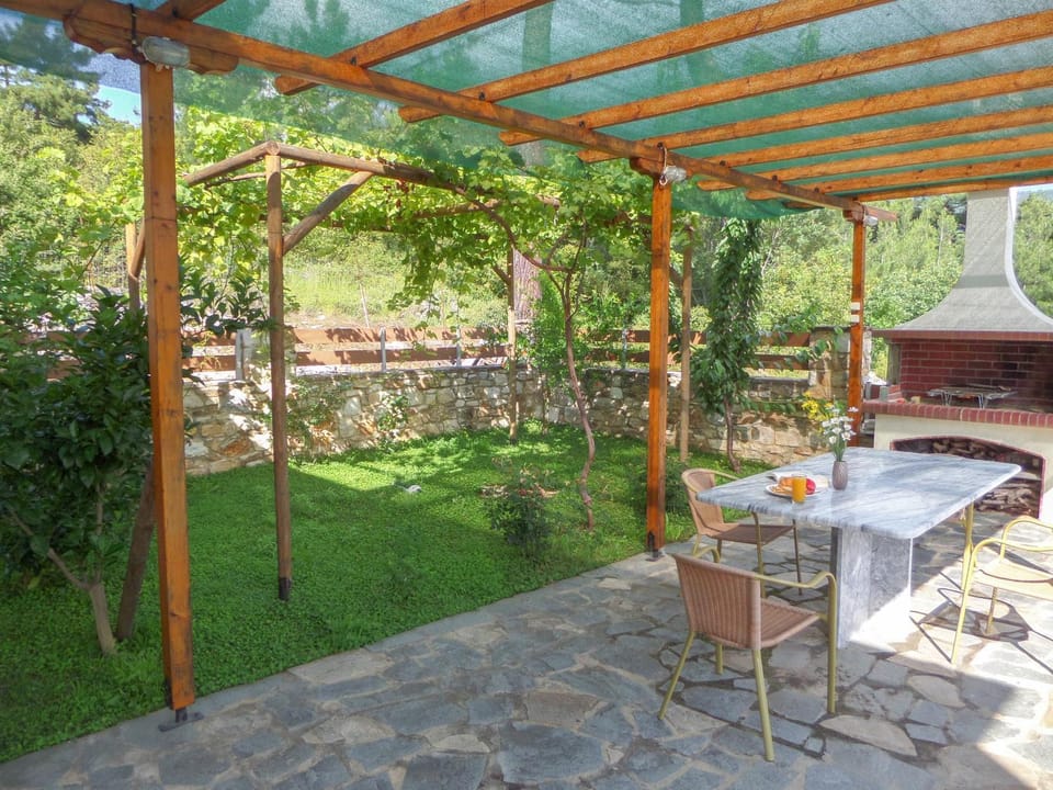 BBQ facilities, Garden, Balcony/Terrace