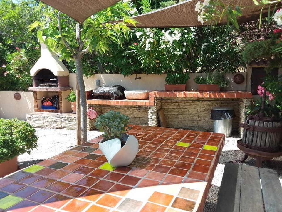 Patio, BBQ facilities, Garden