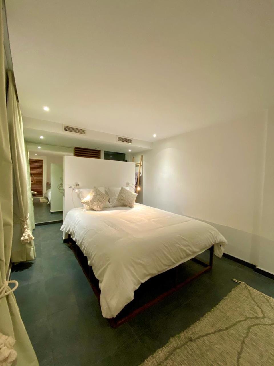 Bathroom, Photo of the whole room