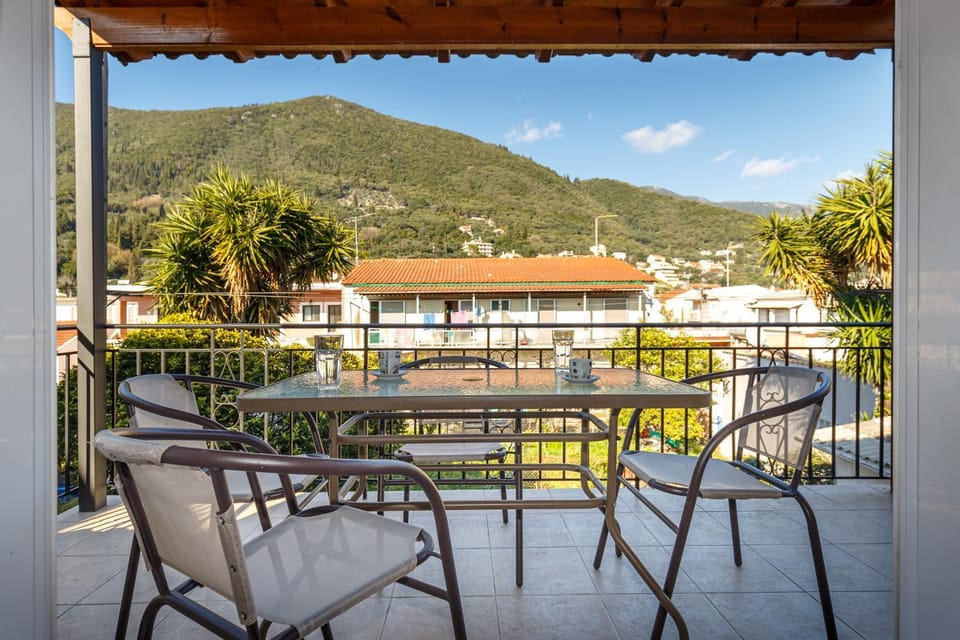 Balcony/Terrace, Garden view, Mountain view