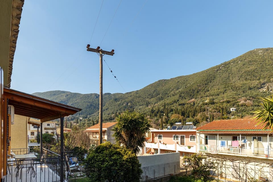 Neighbourhood, Garden view, Mountain view