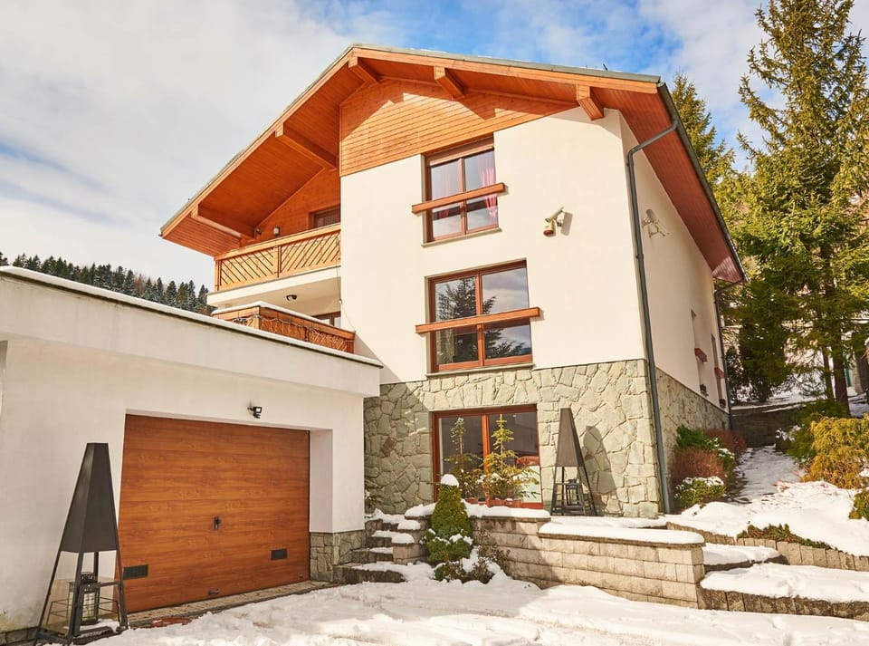 Property building, Day, Winter