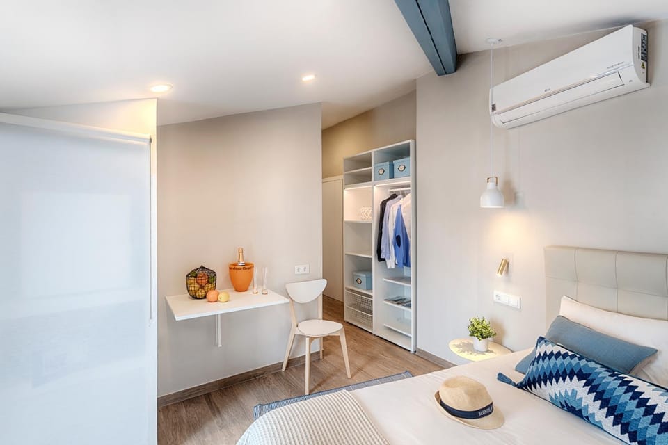 Photo of the whole room, wardrobe