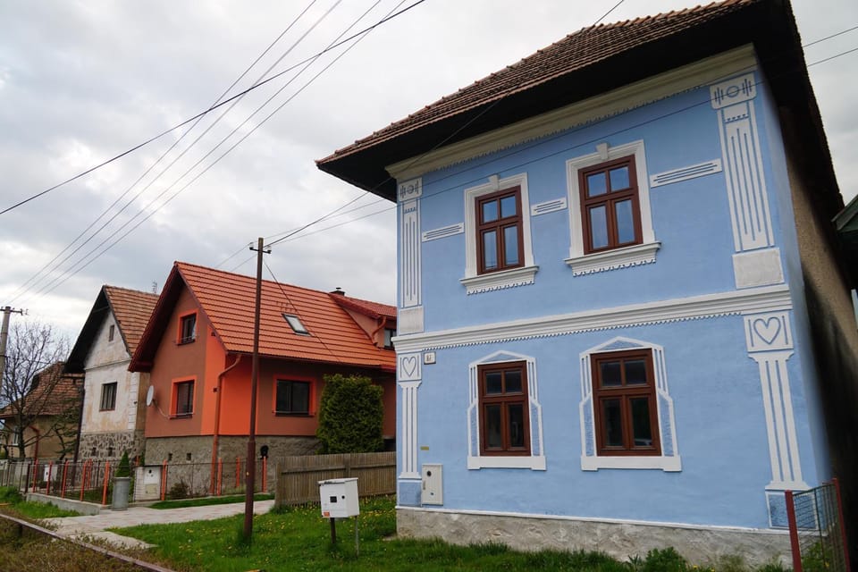 Facade/entrance, Neighbourhood
