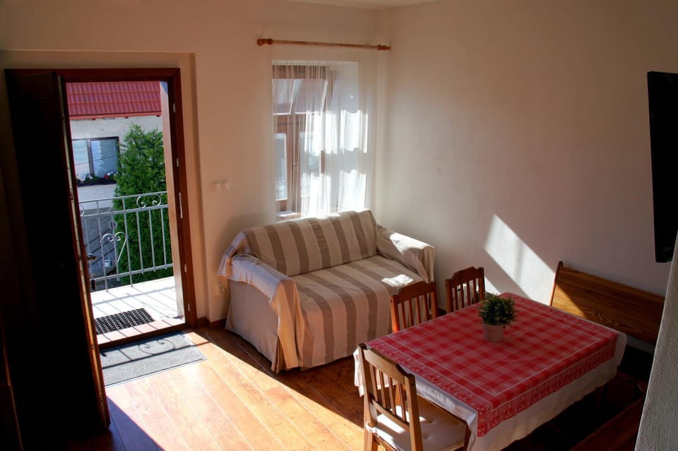 Living room, Photo of the whole room