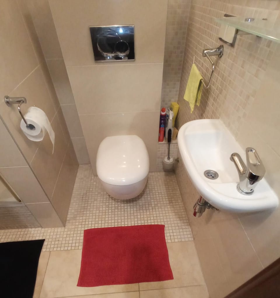 Niewielki pokój jedno lub dwuosobowy w dużym mieszkaniu w Gdańsk Wrzeszcz ul Smoluchowskiego koło Akademii Medycznej - cooliving Vacation rental in Gdansk