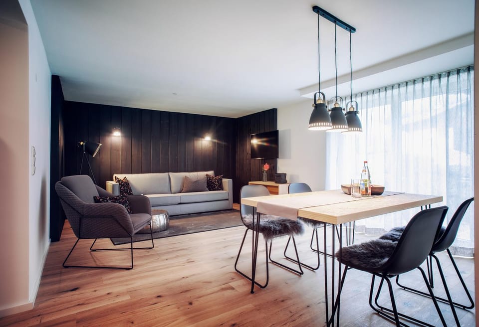 Living room, Dining area