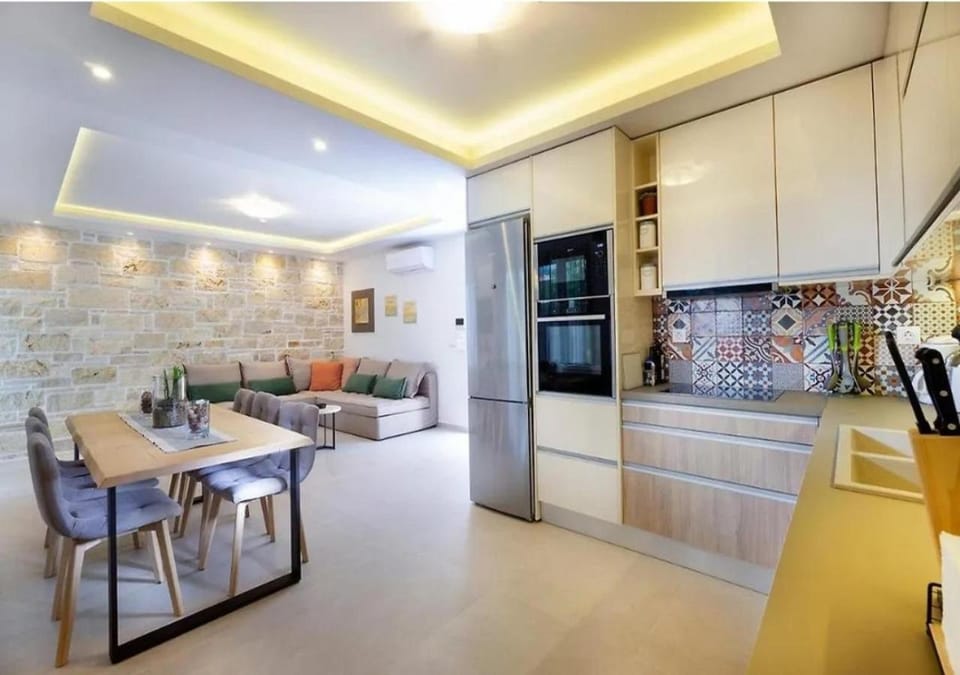 Kitchen or kitchenette, Living room, Dining area