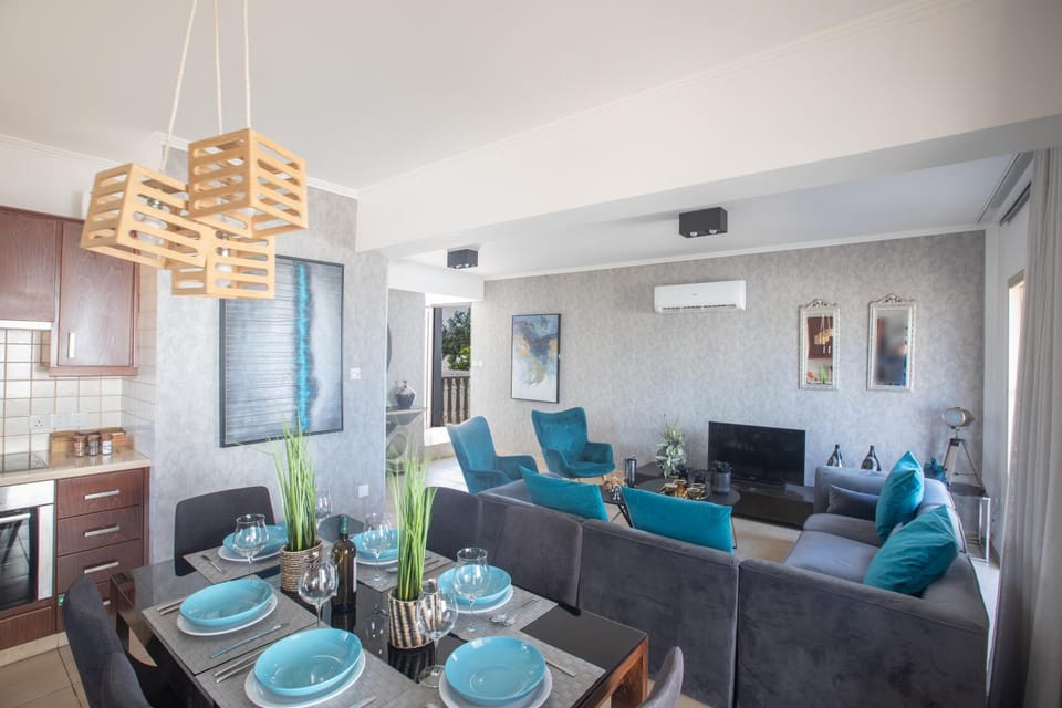 Living room, Dining area