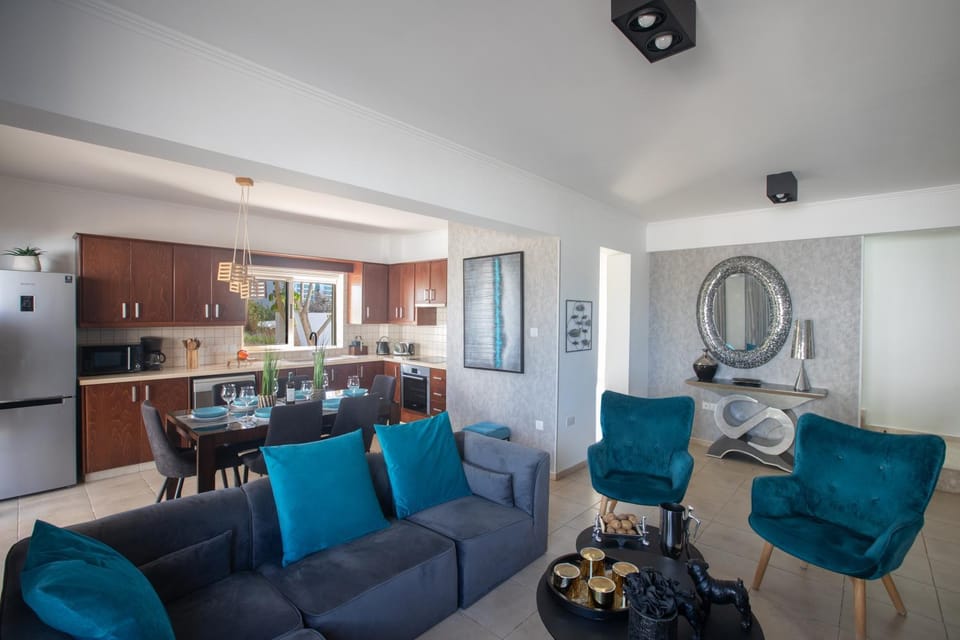 Kitchen or kitchenette, Living room, Dining area