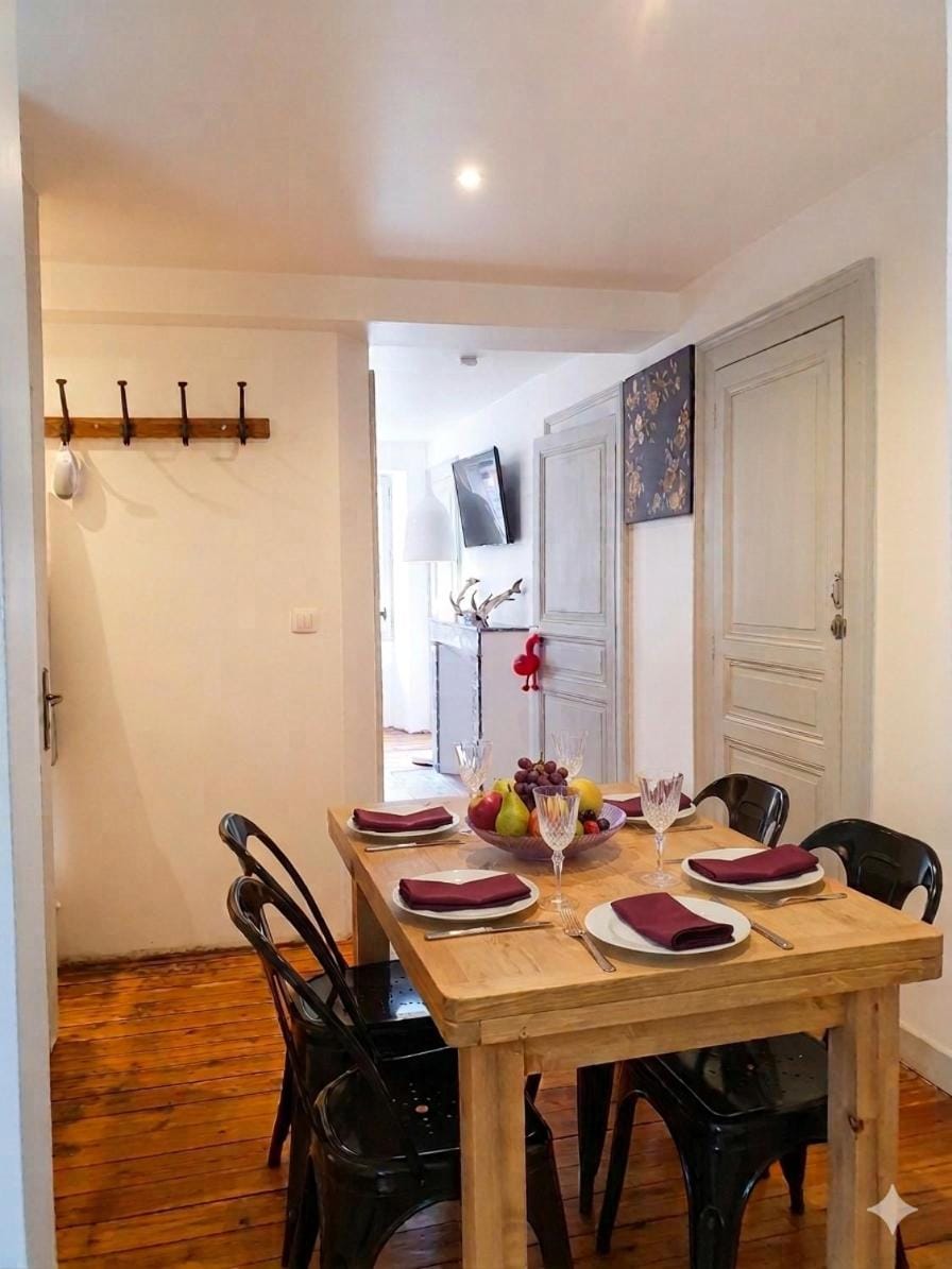 BEL APPARTEMENT LUCHON CENTRE WIFI et CLIMATISATION Apartment in Occitanie