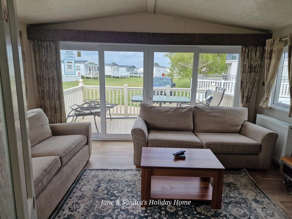 PRIVATELY OWNED Stunning Caravan Seawick Holiday Park St Osyth Campground/ 
RV Resort in Tendring District