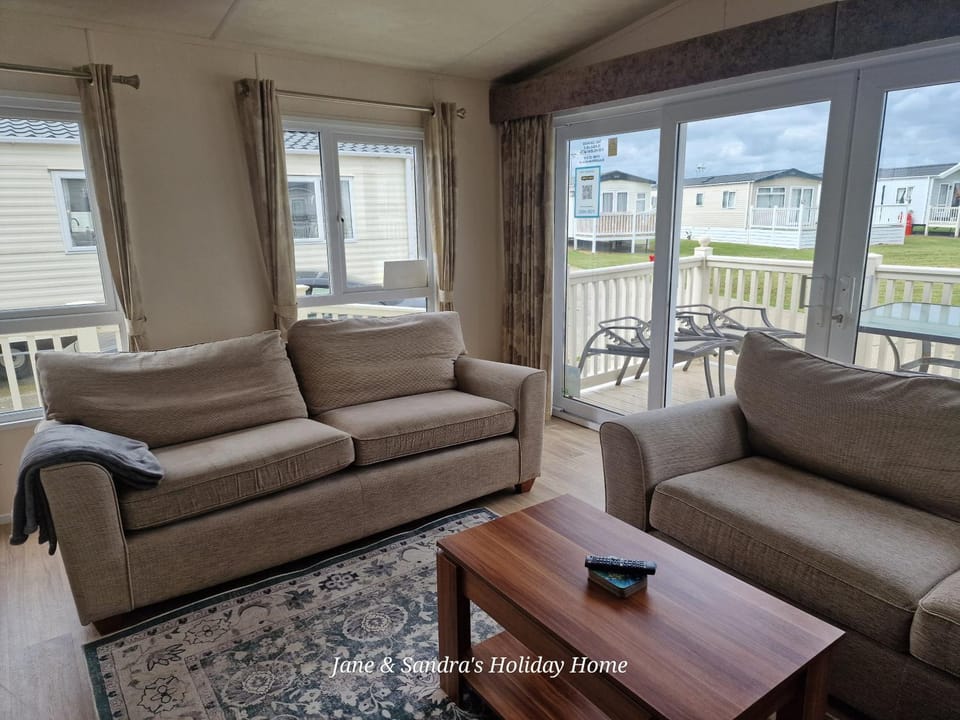 PRIVATELY OWNED Stunning Caravan Seawick Holiday Park St Osyth Campground/ 
RV Resort in Tendring District