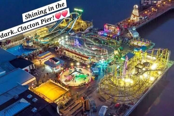 PRIVATELY OWNED Stunning Caravan Seawick Holiday Park St Osyth Campground/ 
RV Resort in Tendring District