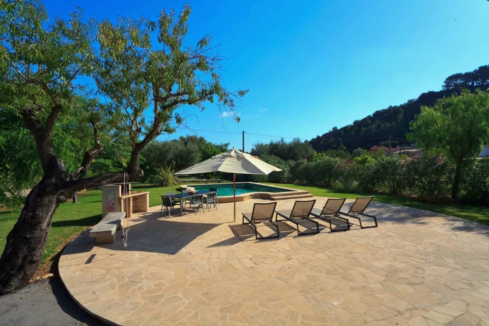 Mountain view, Pool view, Swimming pool, sunbed