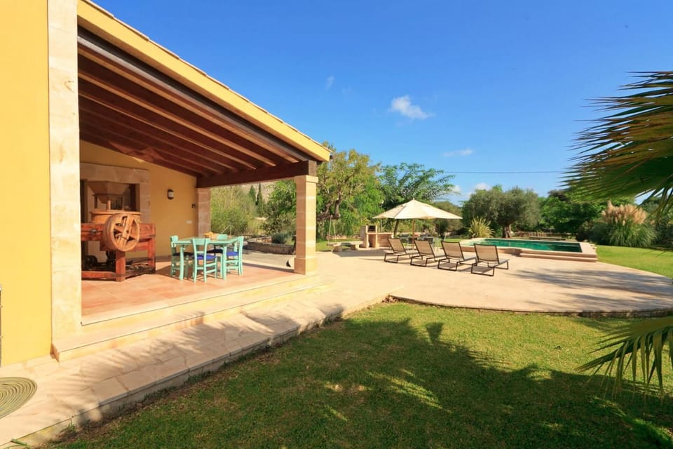 Property building, Garden, Balcony/Terrace, Garden view, Swimming pool, sunbed