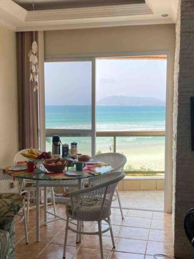 PRAIA DO FORTE LUXO - TOTALMENTE DE FRENTE PARA o MAR Apartment in Cabo Frio