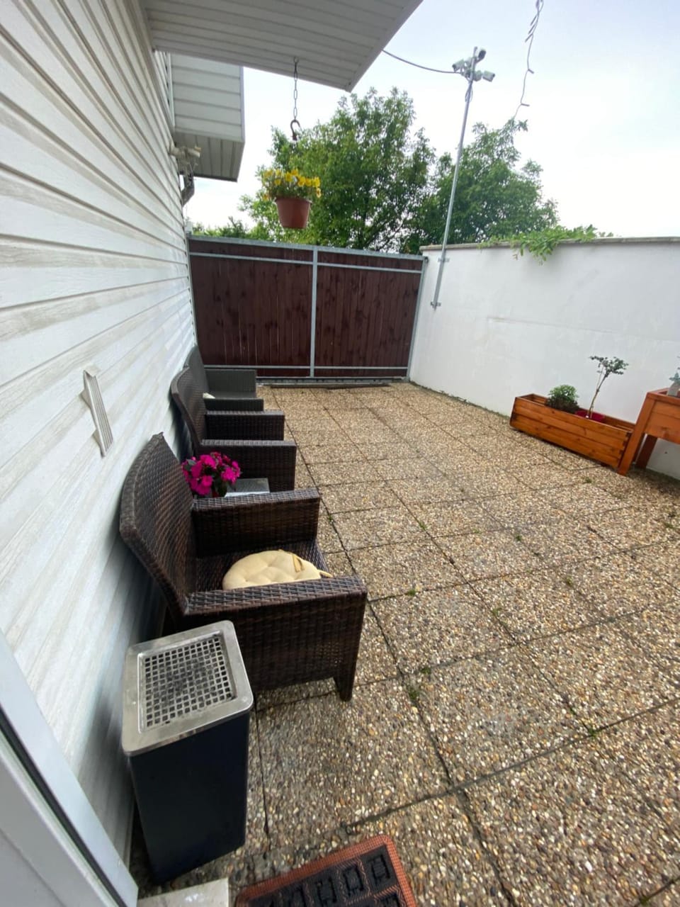 Seating area, Internal: Not applicable to any particular room