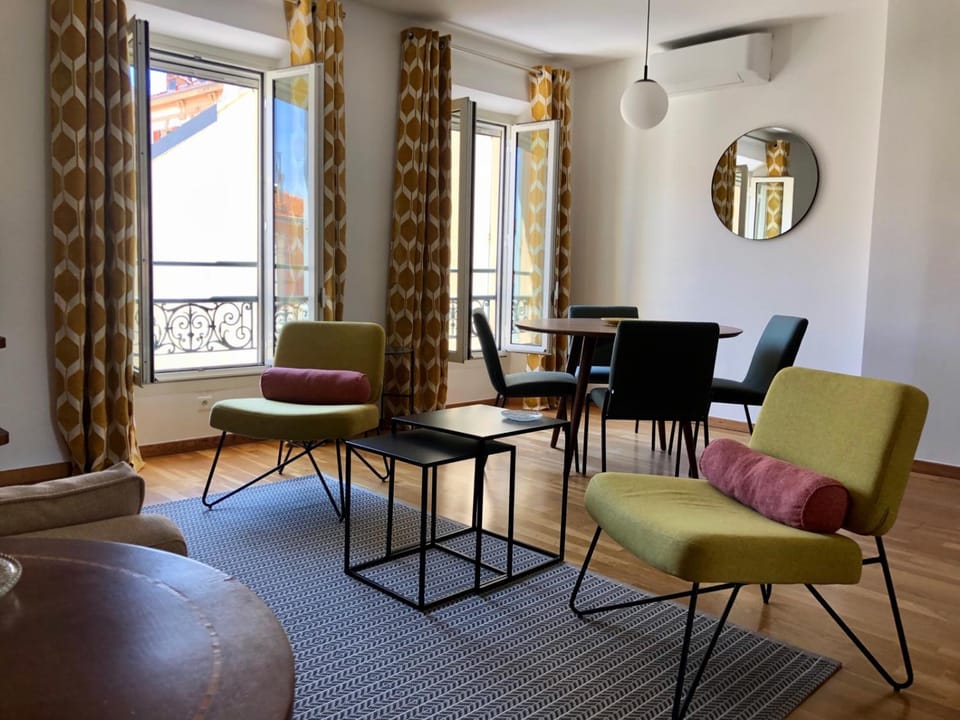 Living room, Dining area