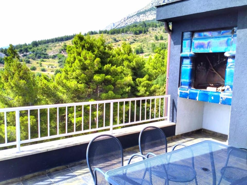 Natural landscape, Balcony/Terrace, Dining area