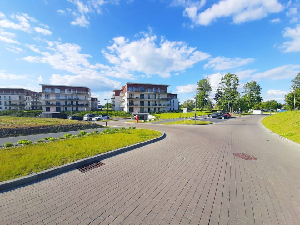 Property building, Facade/entrance, Neighbourhood, Other, Area and facilities, Parking, acessibility