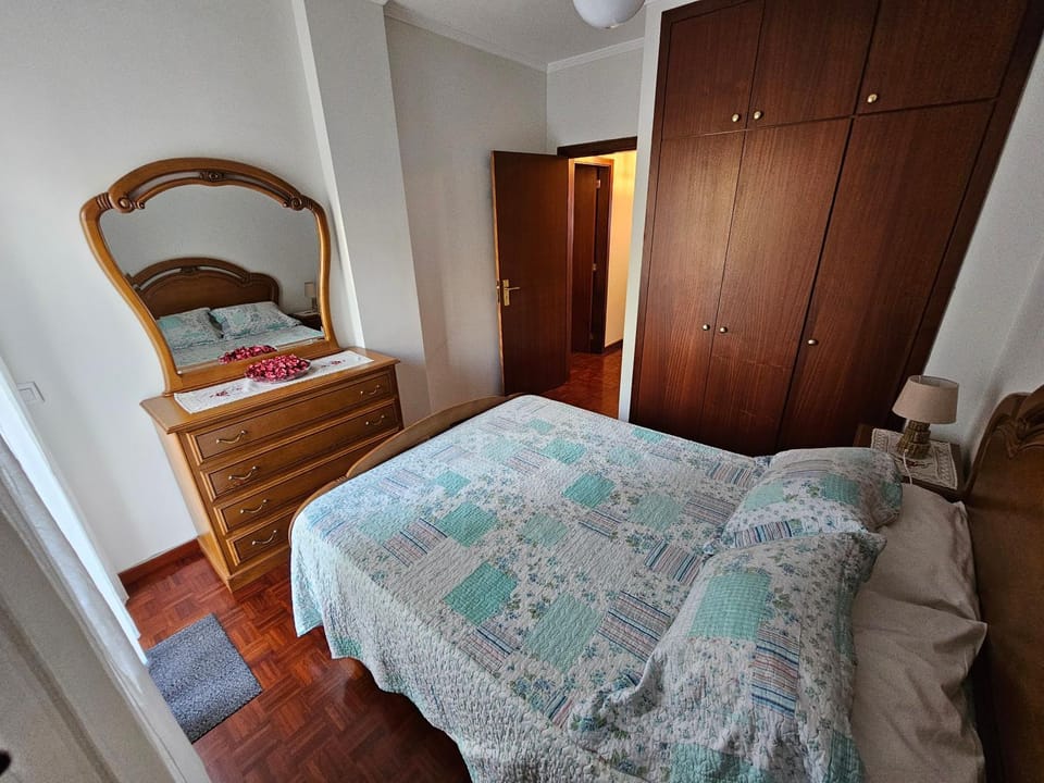Bed, Photo of the whole room, Bedroom, wardrobe