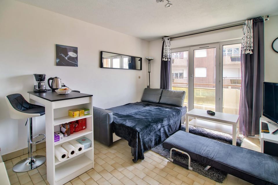 STUDIO DESIGN NEAR GENEVA Apartment in Annemasse