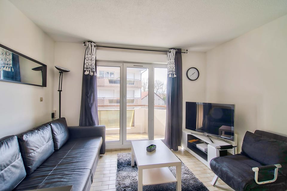 STUDIO DESIGN NEAR GENEVA Apartment in Annemasse
