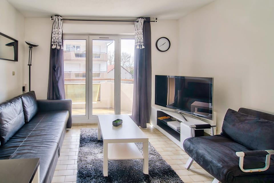 STUDIO DESIGN NEAR GENEVA Apartment in Annemasse
