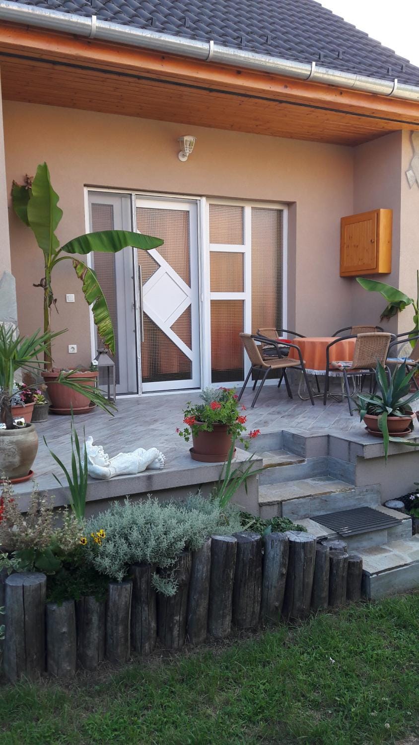 Facade/entrance, Balcony/Terrace